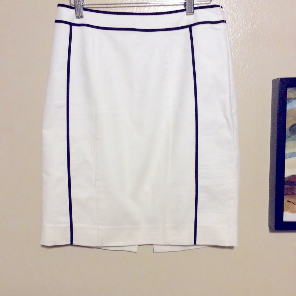 White House black market pencil skirt size 6p